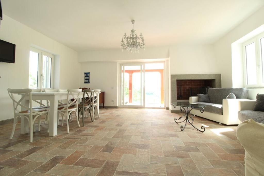 Luxury Villa Arianna Tarano 外观 照片