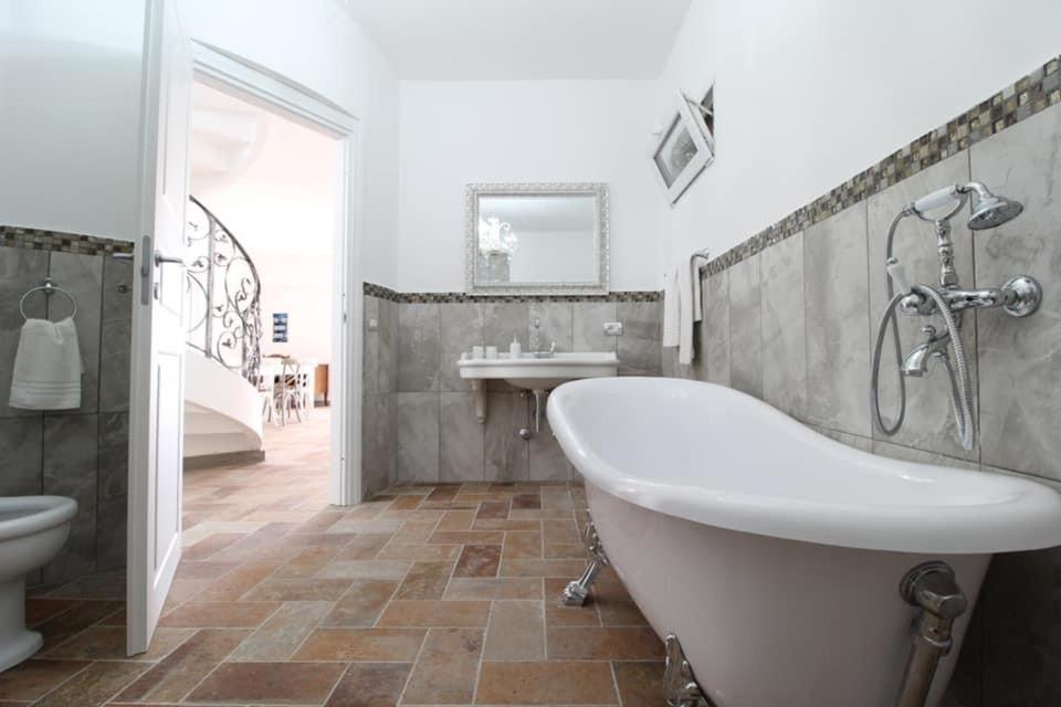Luxury Villa Arianna Tarano 外观 照片